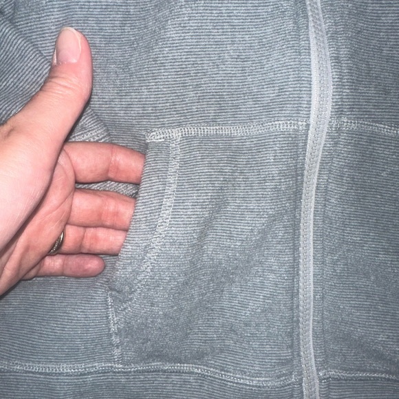 The North Face gray zip fleece, size 6, EUC - Picture 2 of 4